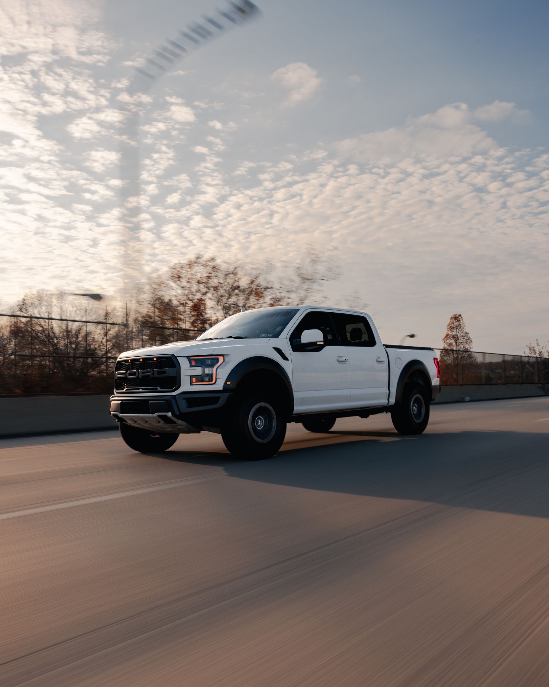 Hotshot pickup truck pulling a gooseneck trailer on the highway